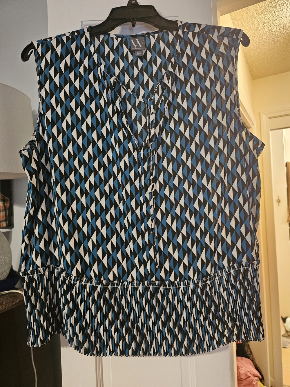 4/$25 Worthington Black White Blue Geometric Sleeveless Top